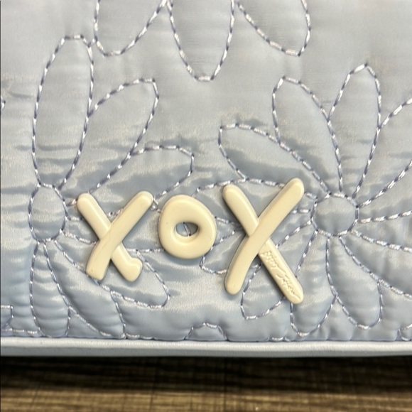 Betsey Johnson Sky Blue Daisy Quilted Cosmetic Bag 🩵 💄 - Picture 3 of 10